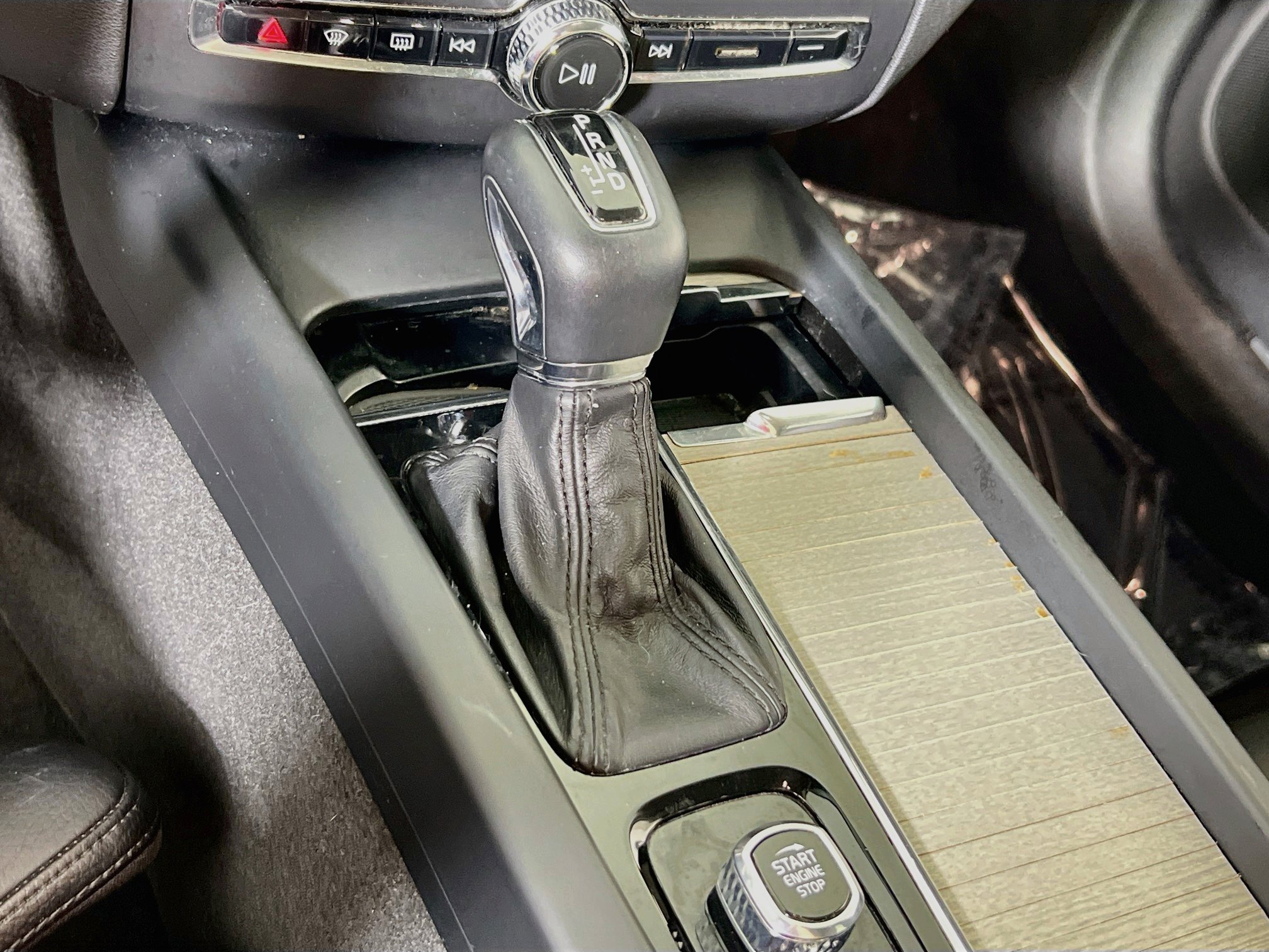 Used 2018 Volvo XC60 T5 Inscription w/ Convenience Package AWD/4WD image 17