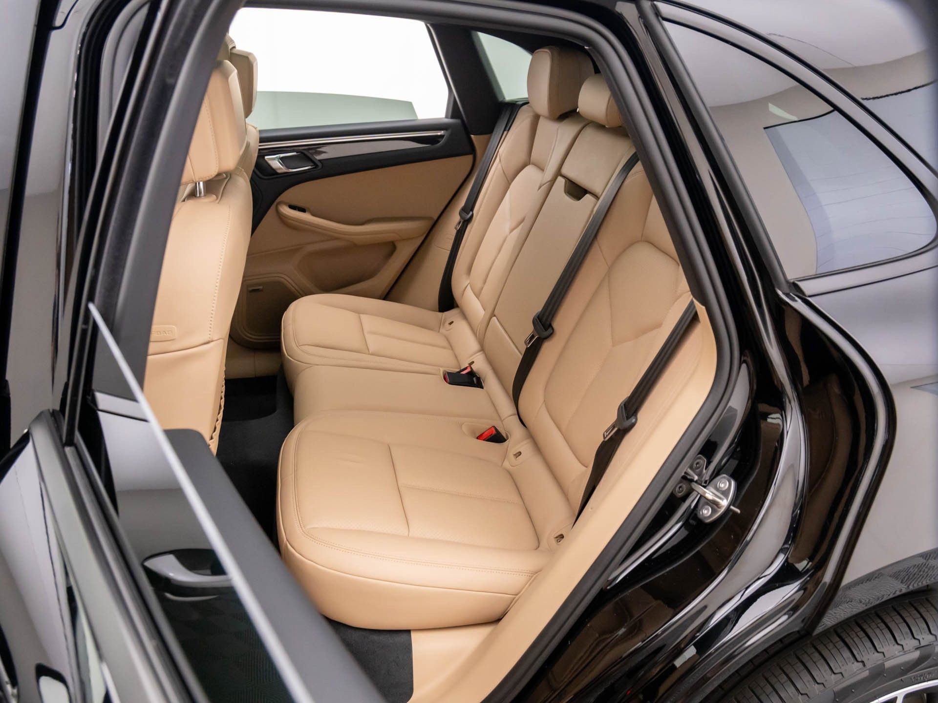Certified 2026 Porsche Macan AWD/4WD image 16