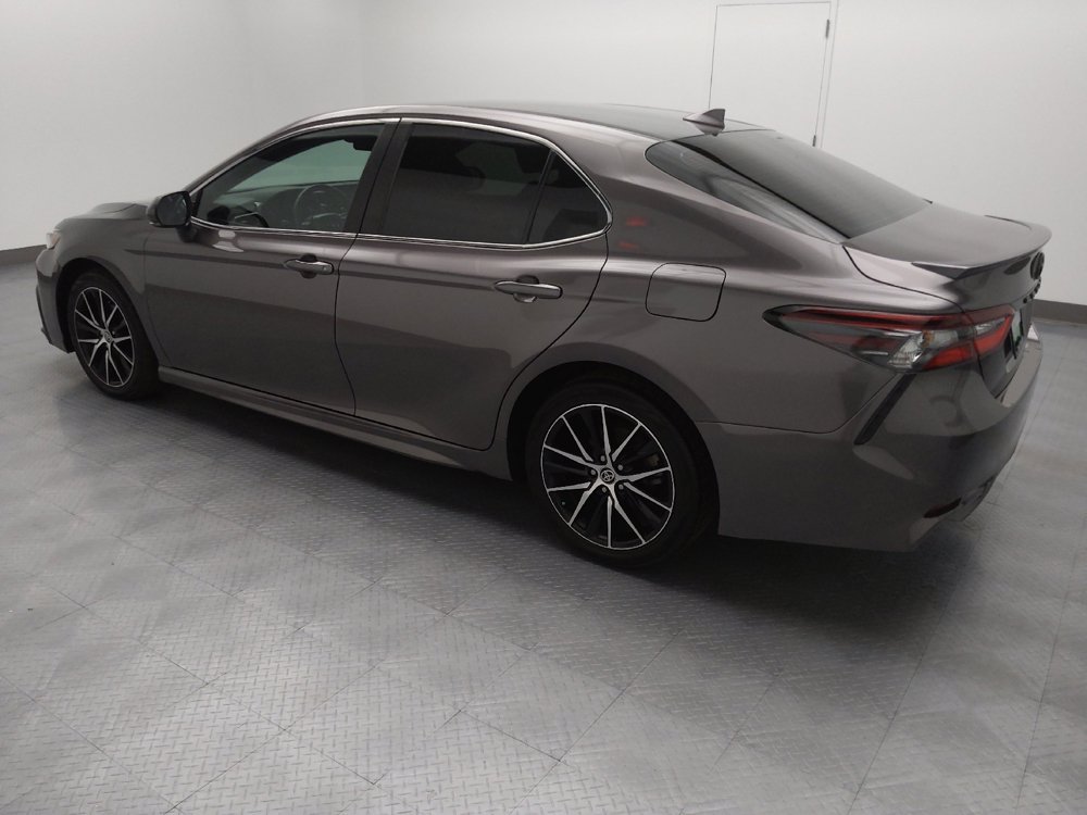 Used 2022 Toyota Camry SE FWD image 3
