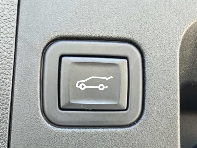 Certified 2024 Cadillac XT4 Sport FWD image 12