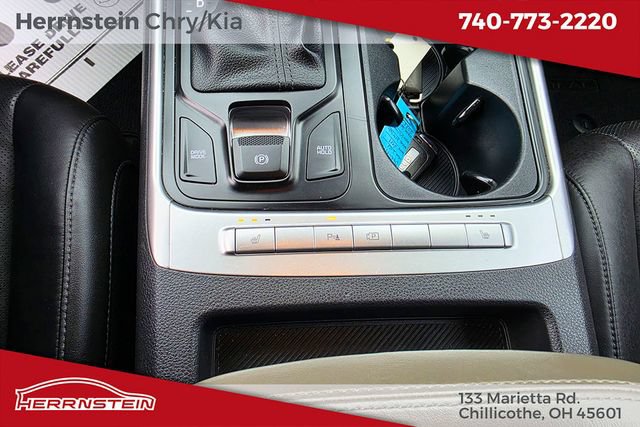 Used 2025 Kia Carnival FWD image 21