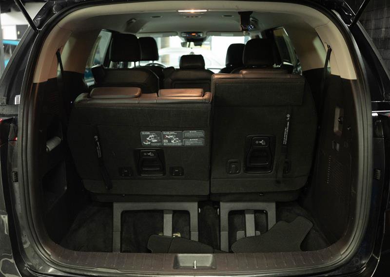 Used 2024 Kia Carnival LX image 7