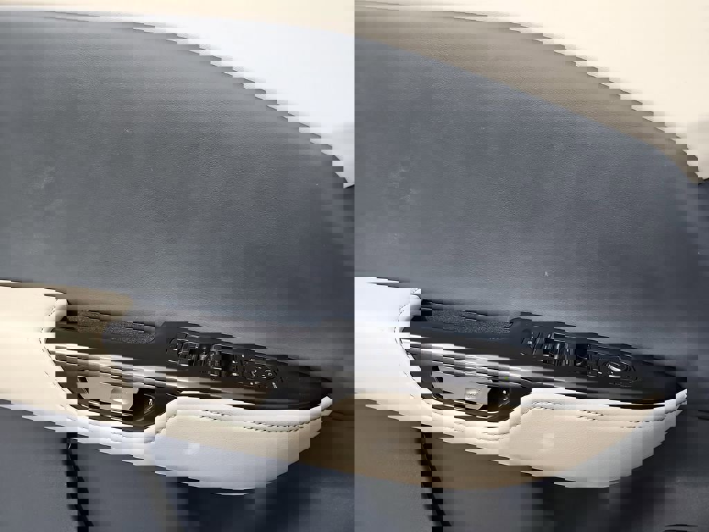 Certified 2025 Lexus RZ 300e w/ Accessory Package (Z2) image 28