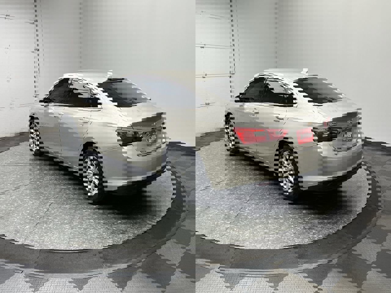 Used 2016 Chevrolet Malibu LT FWD image 2