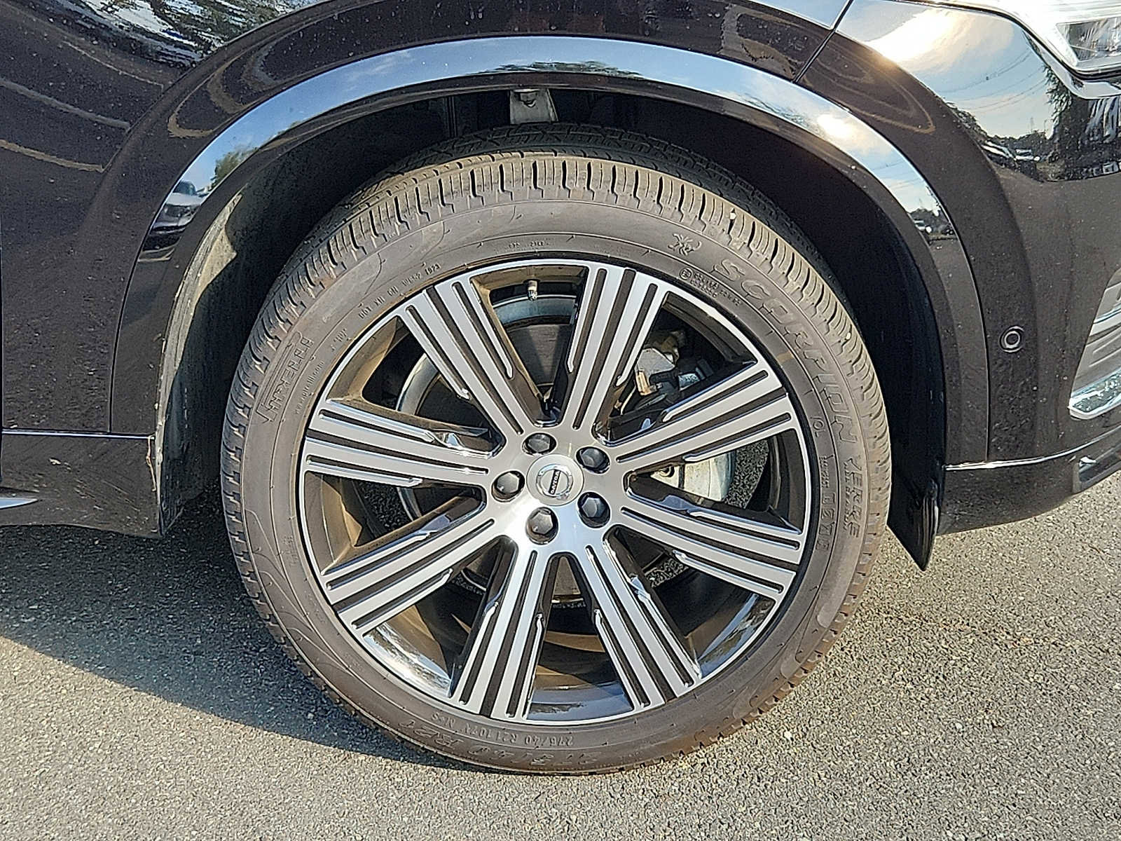 Certified 2024 Volvo XC90 B6 Plus w/ Protection Package Premier image 8