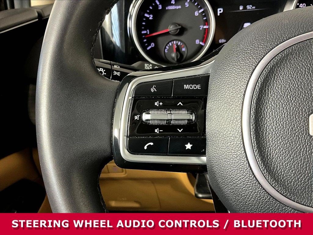 Used 2024 Kia Carnival EX FWD image 10