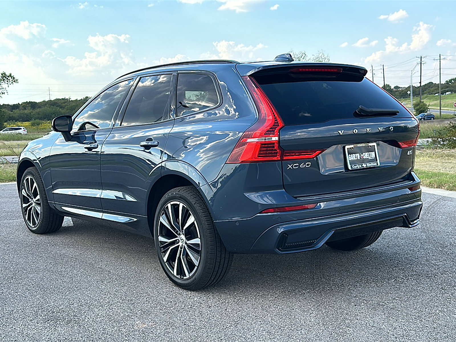 Used 2023 Volvo XC60 B5 Plus w/ Climate Package image 6