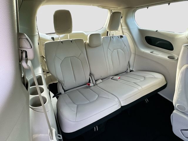 Used 2020 Chrysler Pacifica Touring-L Plus w/ Advanced Safetytec Group image 28