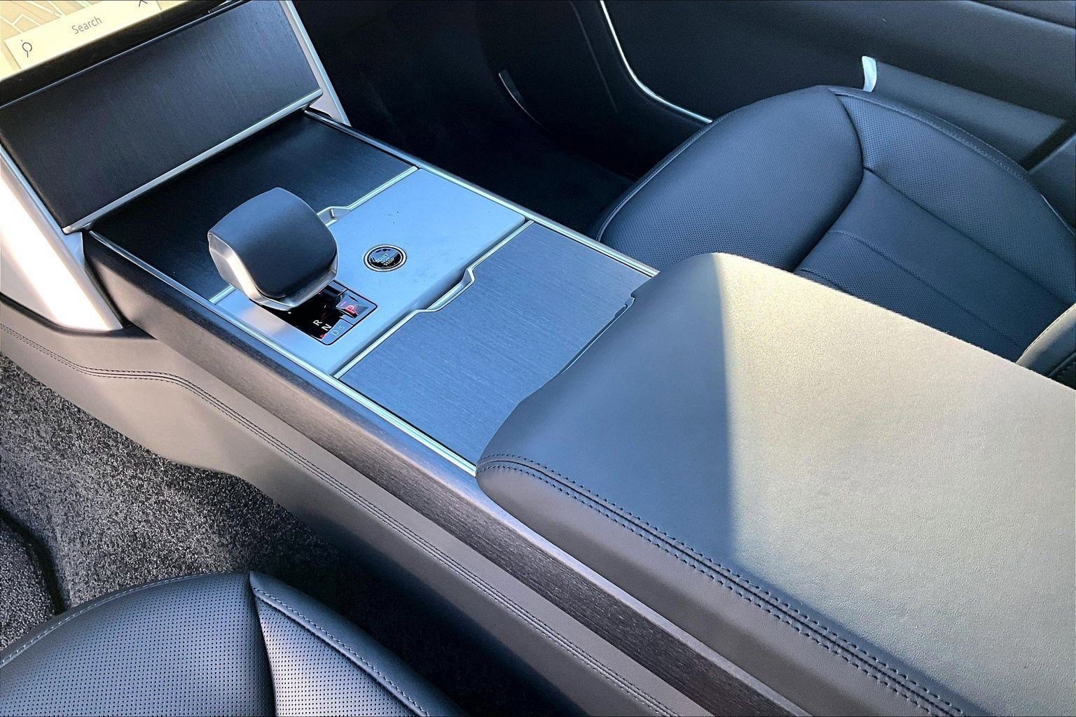 New 2026 Land Rover Range Rover SE image 11