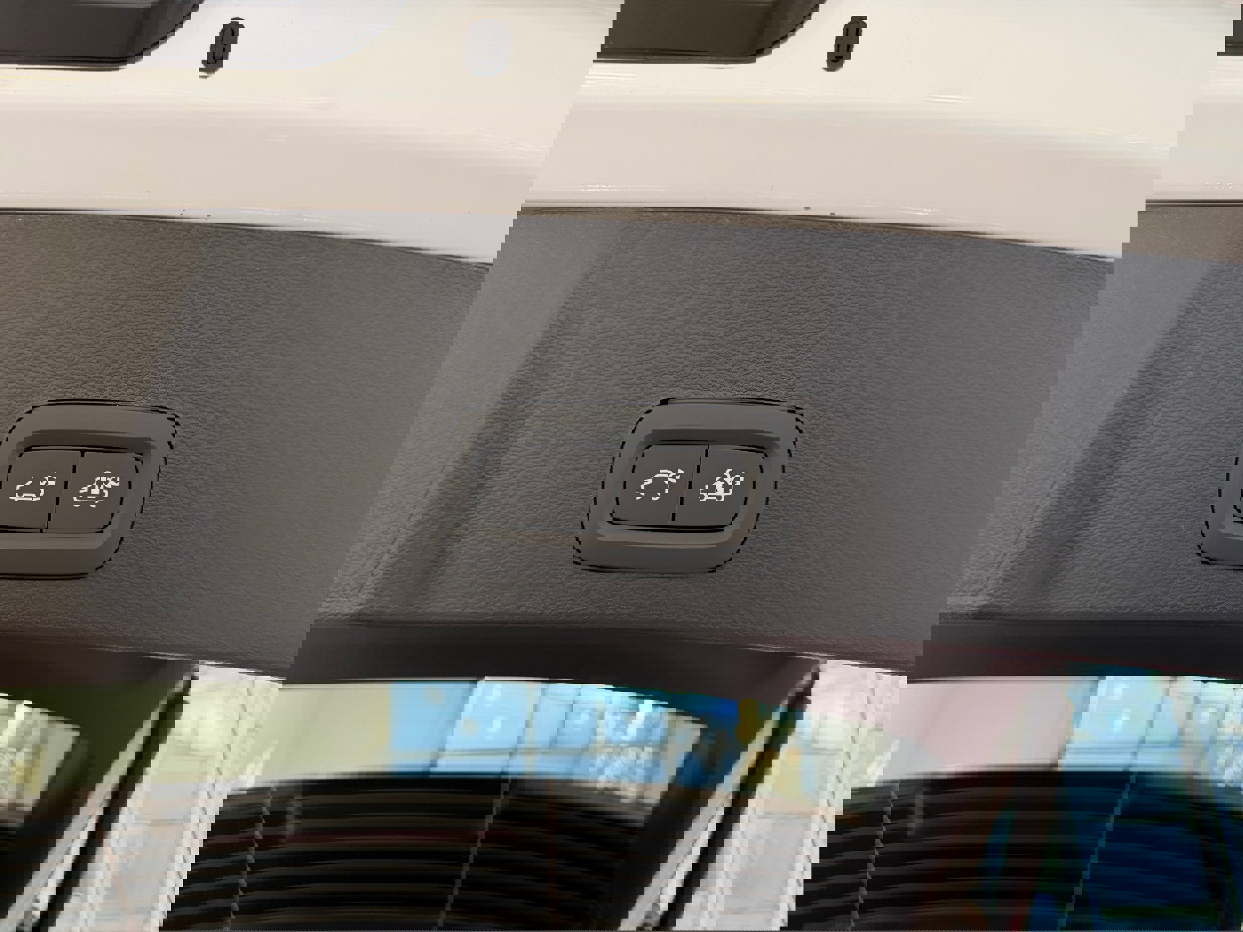 New 2026 Volvo EX40 Plus w/ Climate Package image 33