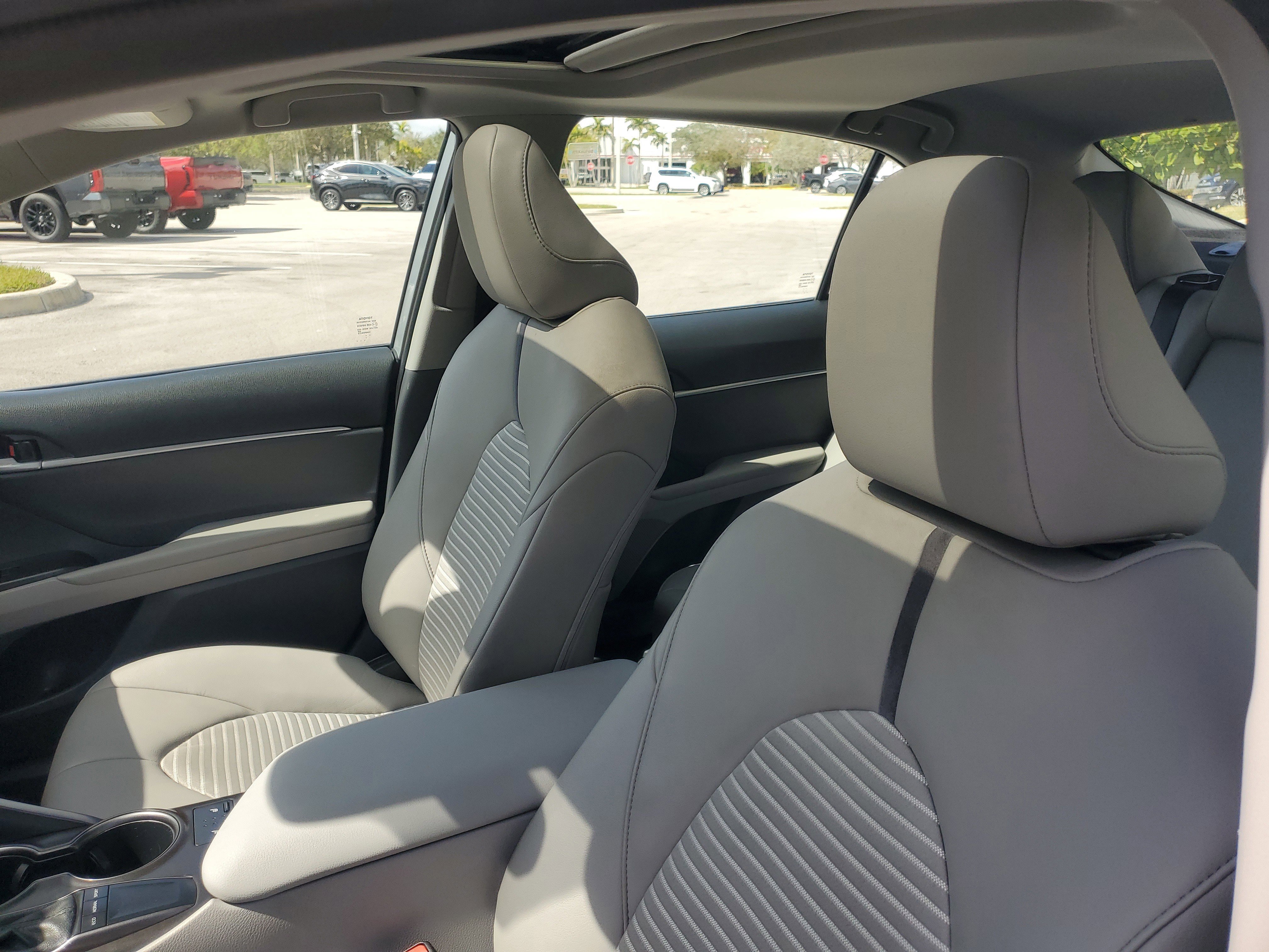 Used 2023 Toyota Camry SE w/ Cold Weather Package image 17