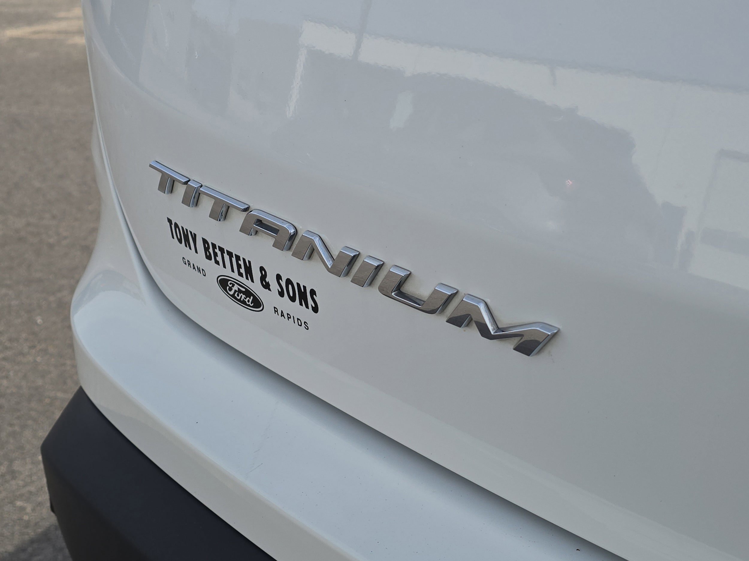 Certified 2023 Ford Edge Titanium AWD/4WD image 8