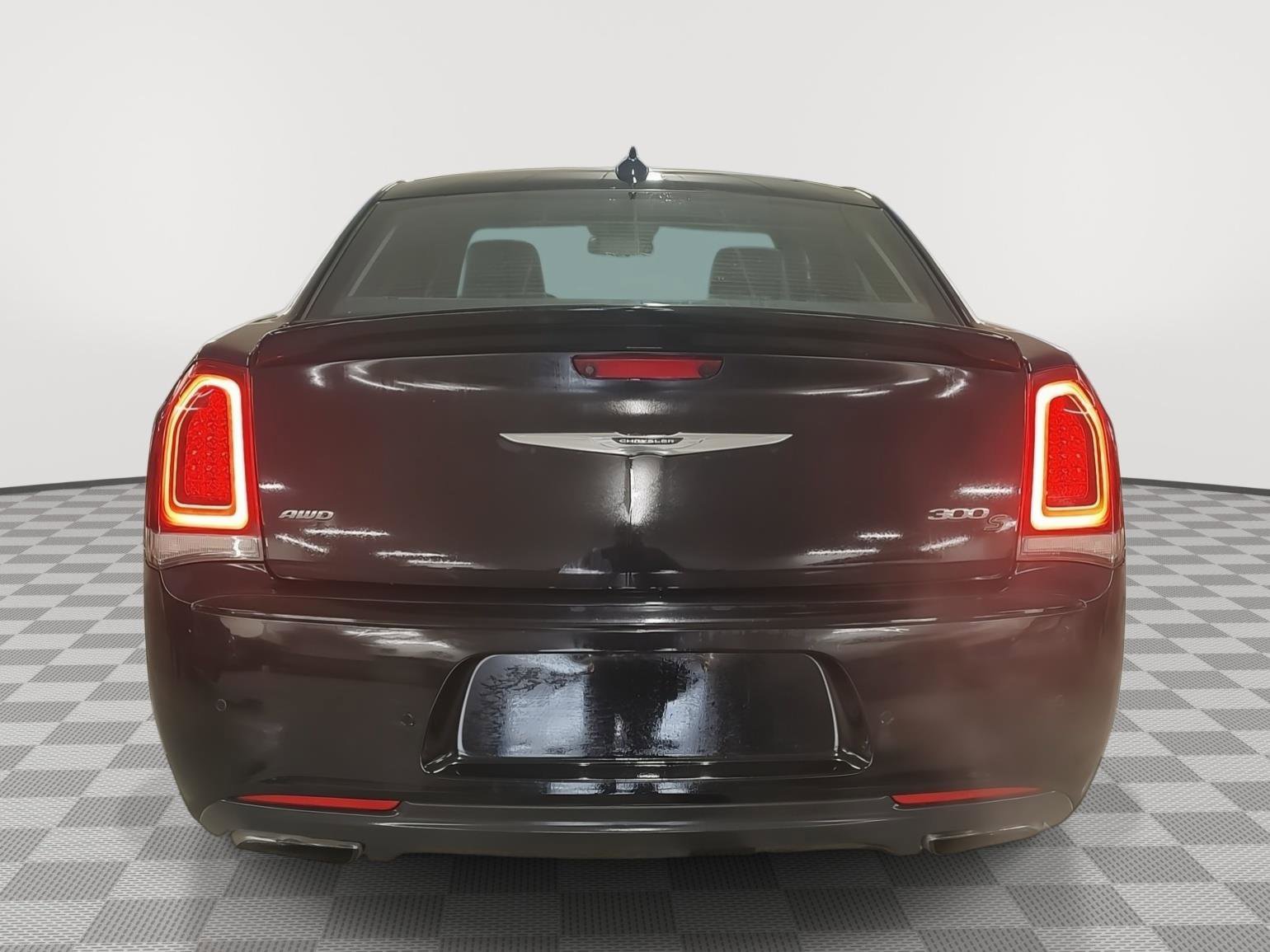 Used 2018 Chrysler 300 S w/ 300S Premium Group AWD/4WD image 25