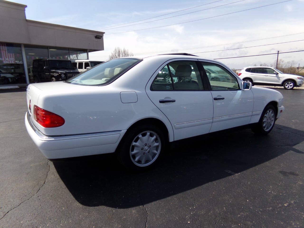 Used 1999 Mercedes-Benz E 320 Sedan w/ X2 Opt Pkg image 5