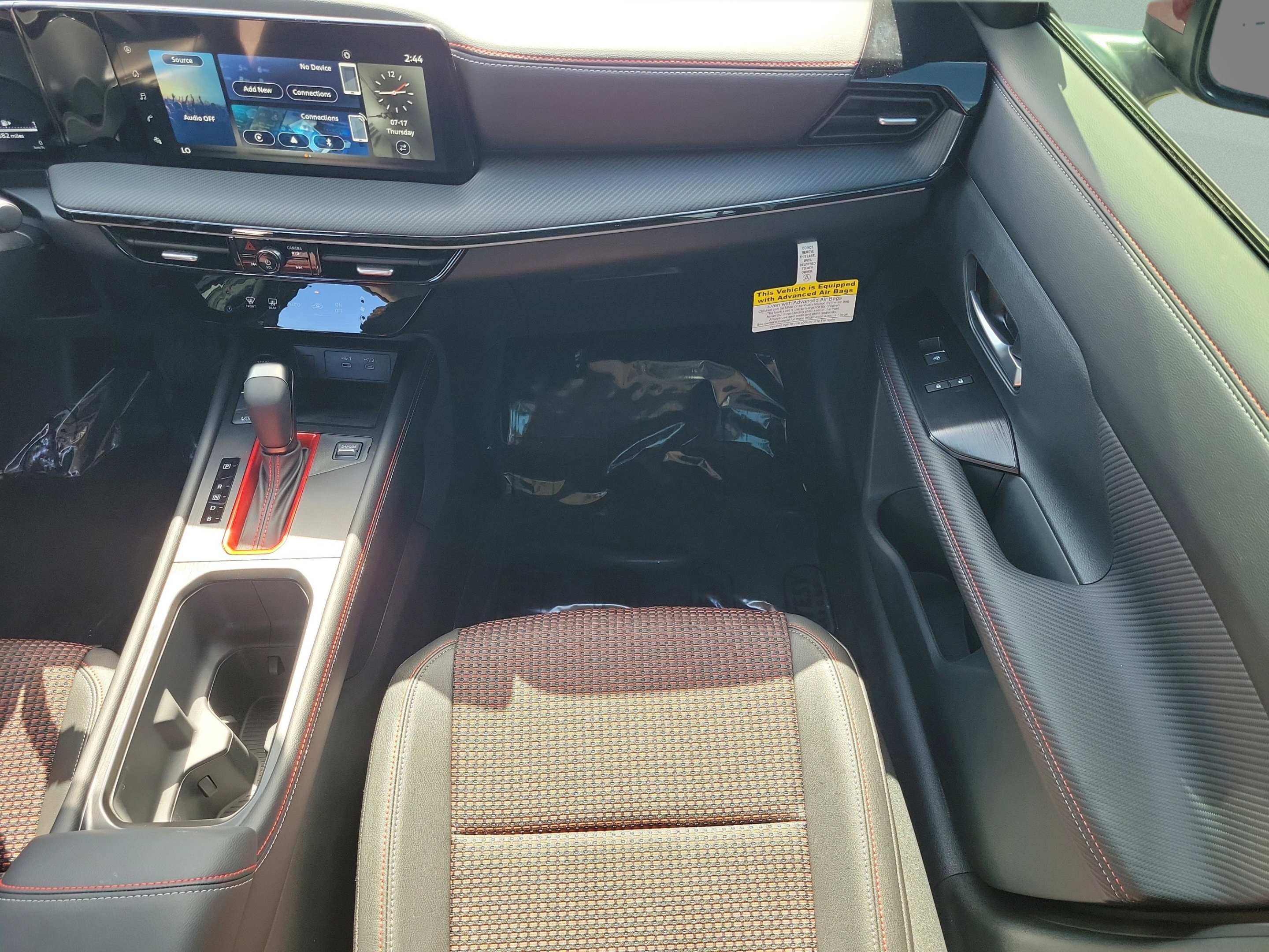 Certified 2025 Nissan Kicks SR FWD image 16