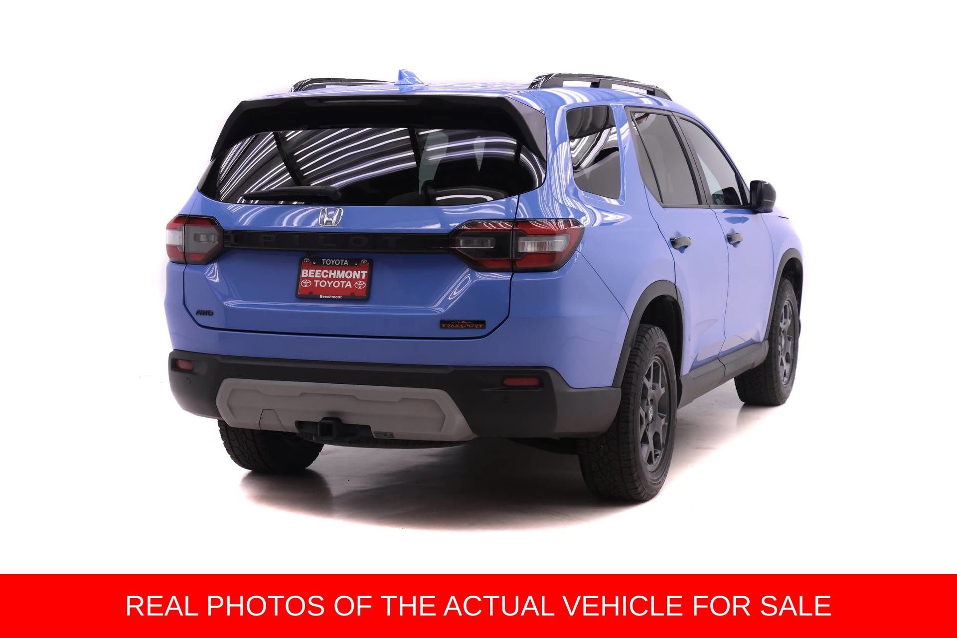 Used 2024 Honda Pilot TrailSport image 2