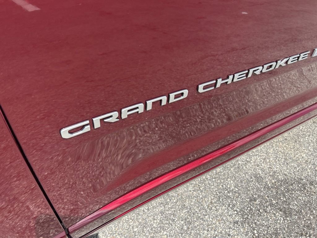 New 2025 Jeep Grand Cherokee Overland w/ Luxury Tech Group IV image 18