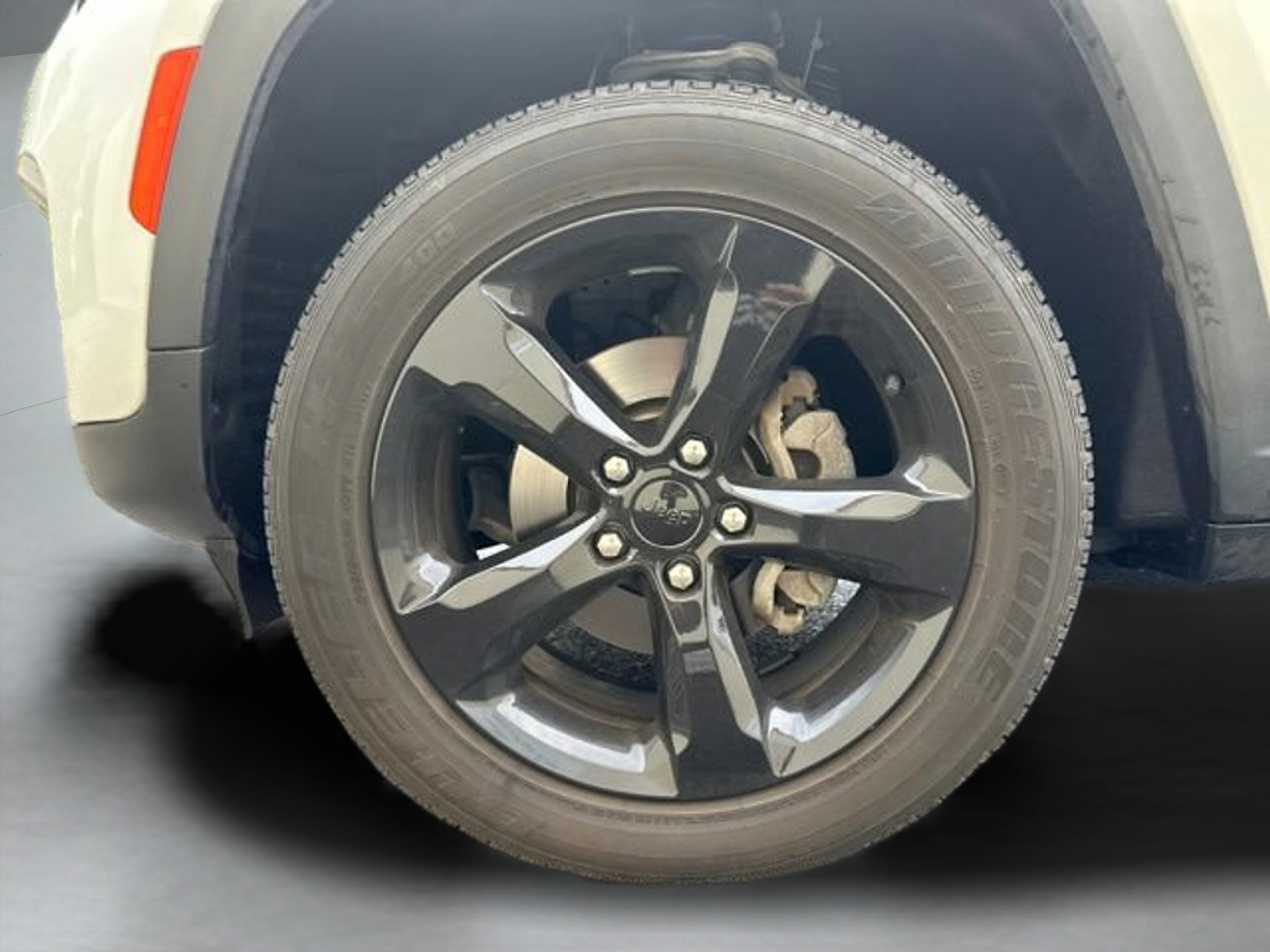 Certified 2023 Jeep Grand Cherokee Altitude AWD/4WD image 26