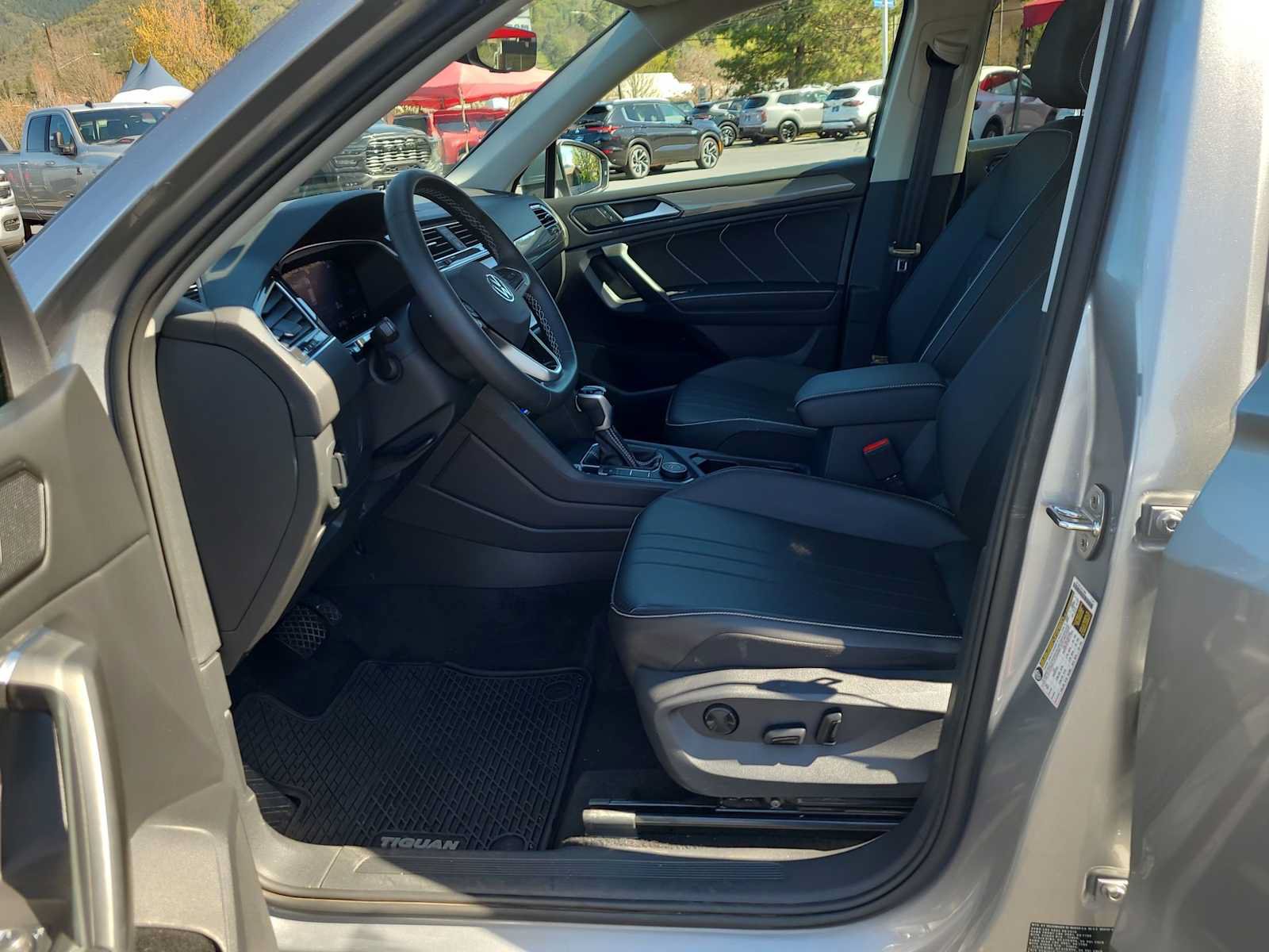 Used 2022 Volkswagen Tiguan SE AWD/4WD image 19