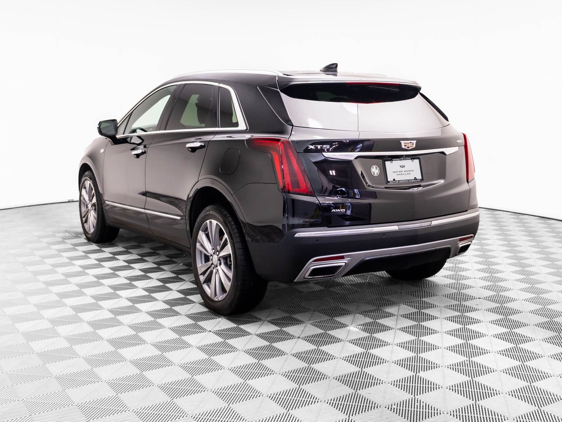 Certified 2024 Cadillac XT5 Premium Luxury w/ Technology Package AWD/4WD image 3