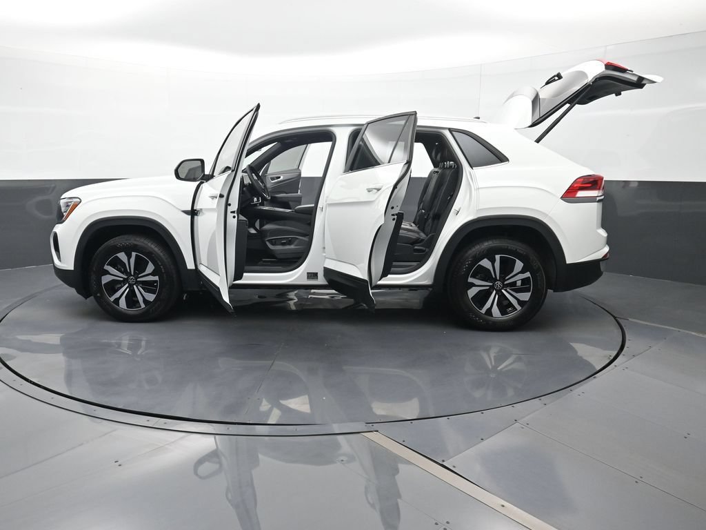 Used 2024 Volkswagen Atlas Cross Sport SE FWD image 29