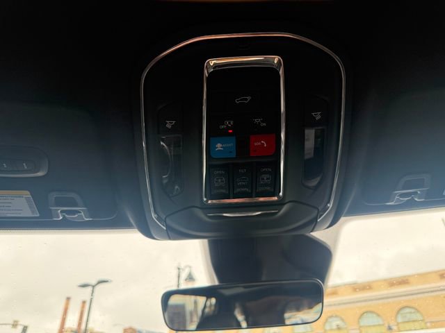 Used 2025 Jeep Grand Cherokee Limited w/ Trailer Tow Package image 22