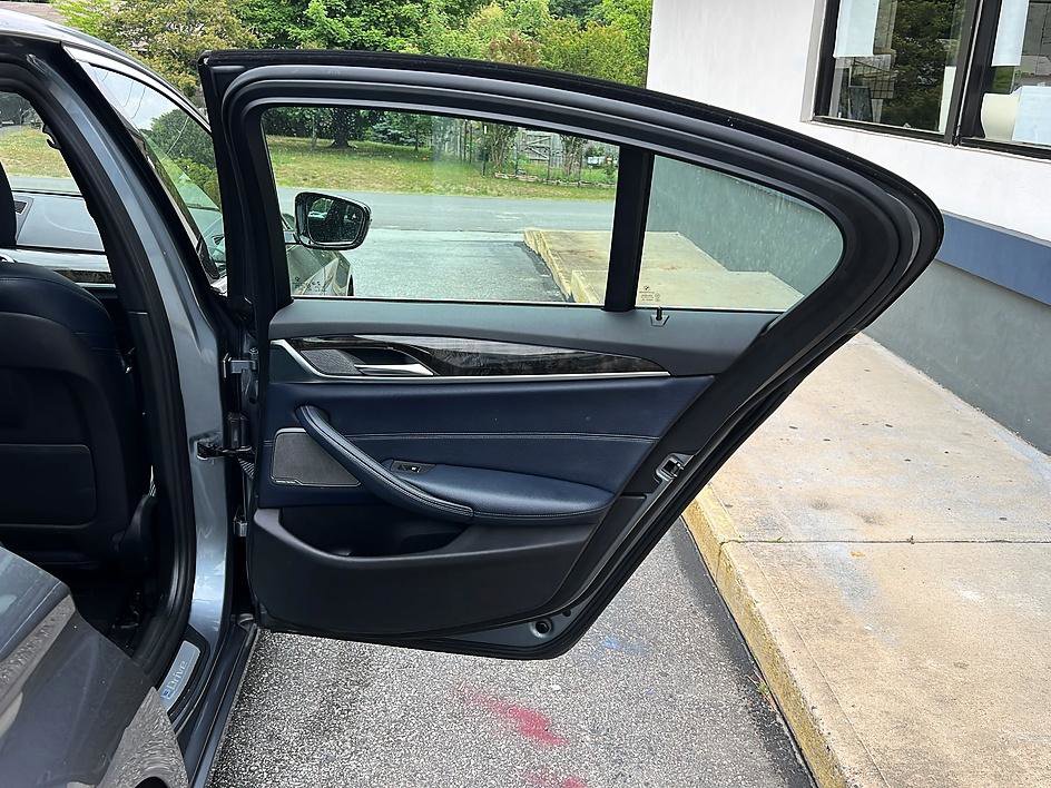 Used 2018 BMW 530e w/ Premium Package 2 RWD image 31