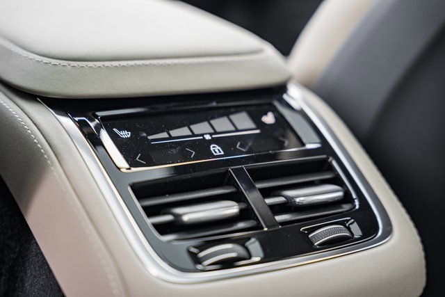 New 2026 Volvo XC90 B6 Plus w/ Protection Package Premier image 33