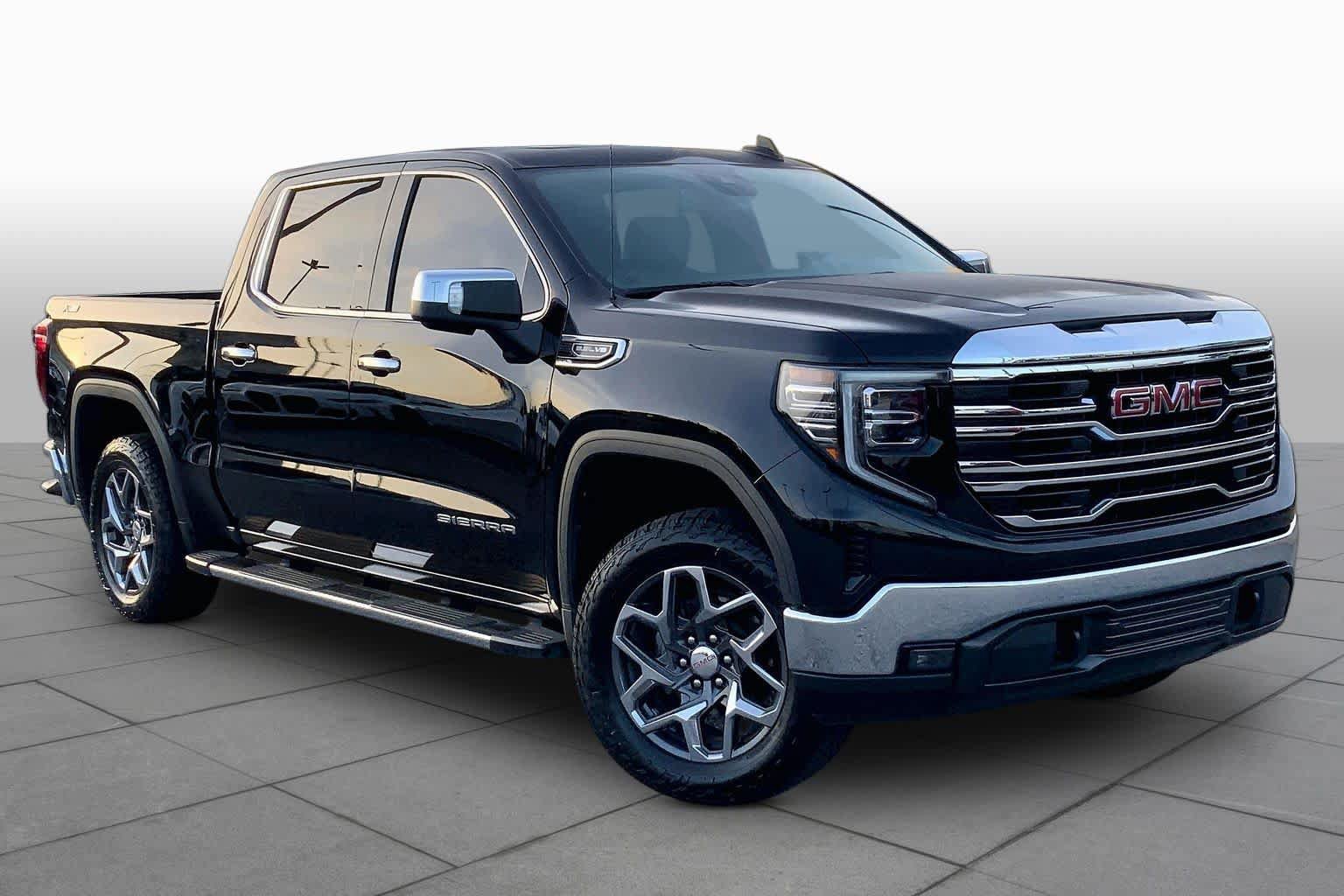 Used 2023 GMC Sierra 1500 SLT w/ SLT Premium Package AWD/4WD image 3