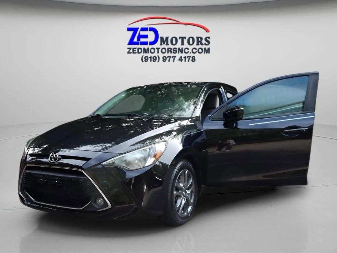 Used 2019 Toyota Yaris XLE image 9