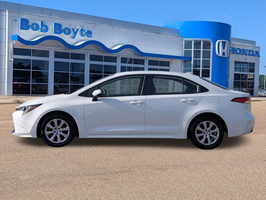 Used 2023 Toyota Corolla LE image 6