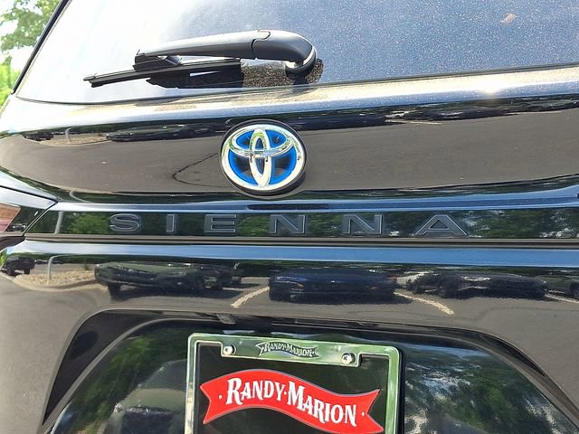 Used 2024 Toyota Sienna LE FWD image 31