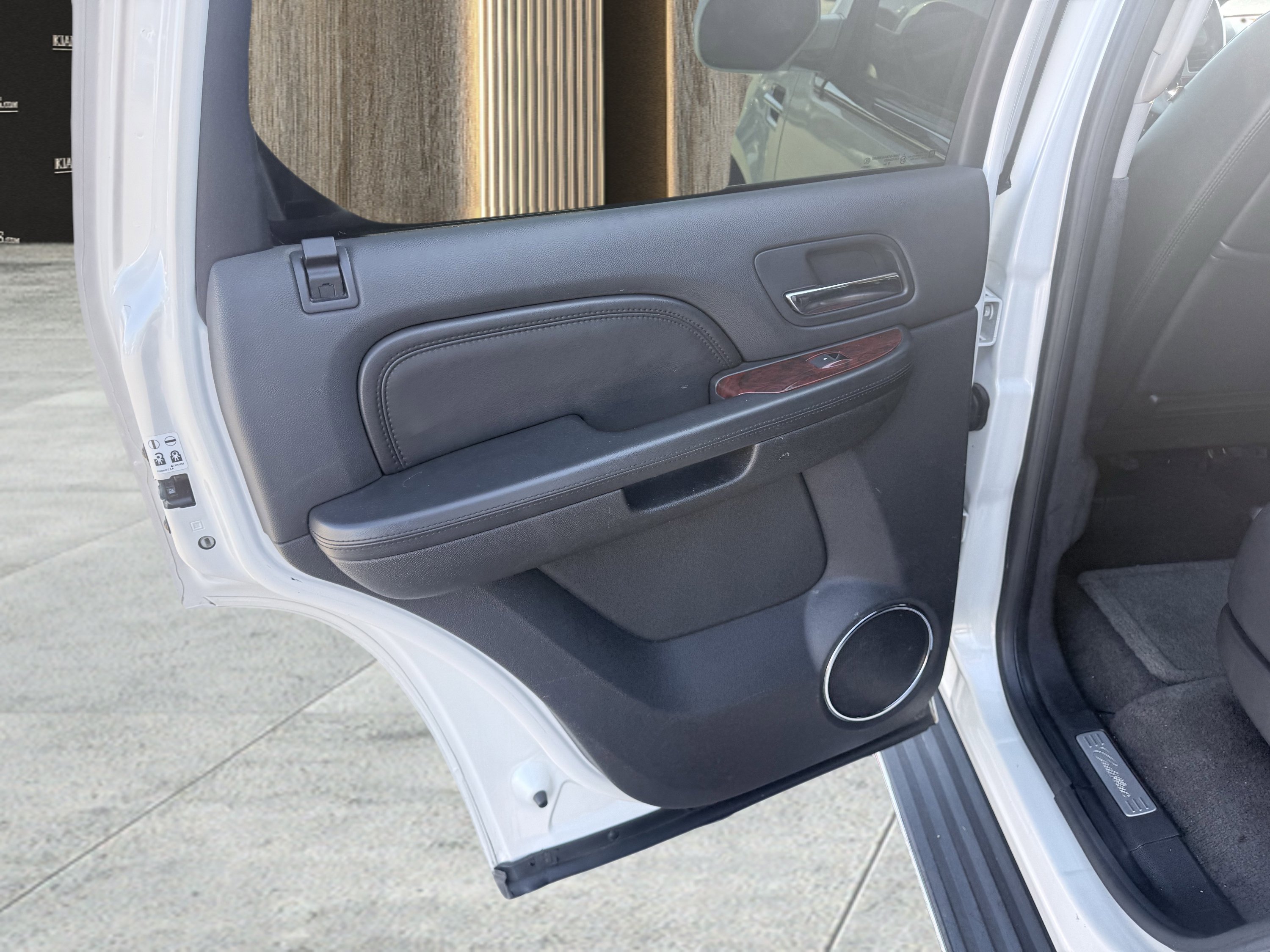 Used 2012 Cadillac Escalade Luxury RWD image 28