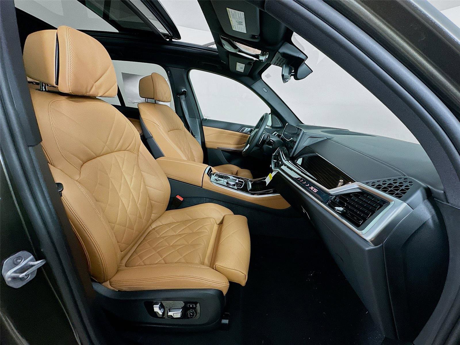New 2026 BMW X5 xDrive50e w/ Climate Comfort Package image 30