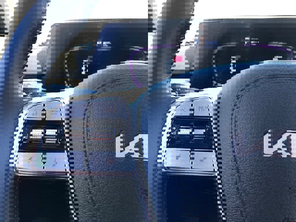 Used 2024 Kia Telluride EX w/ EX Captain's Chair Package image 22