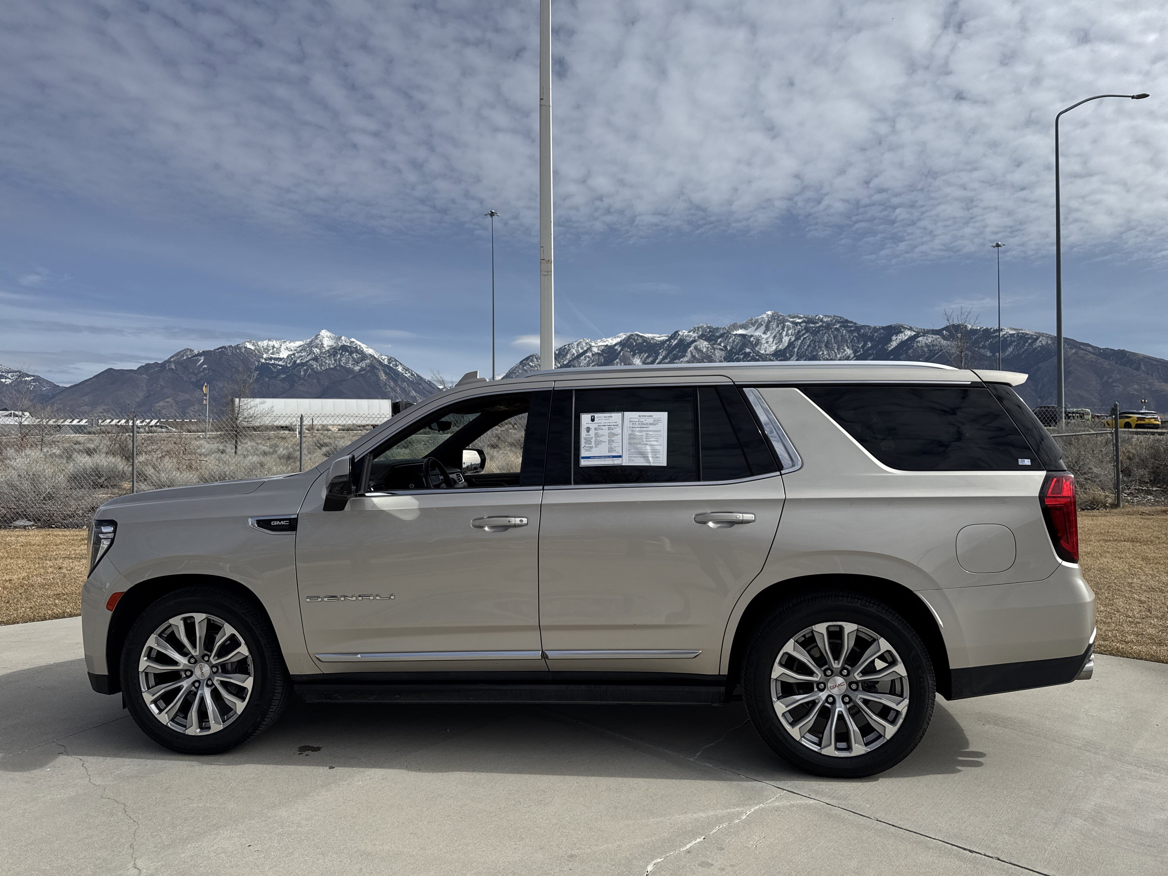 Used 2022 GMC Yukon Denali w/ Denali Ultimate Package image 2