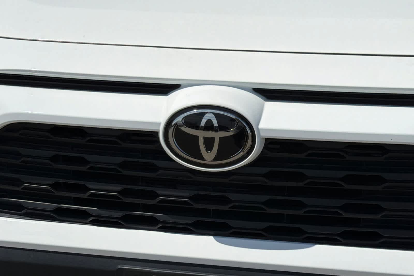 Certified 2022 Toyota RAV4 LE FWD image 16