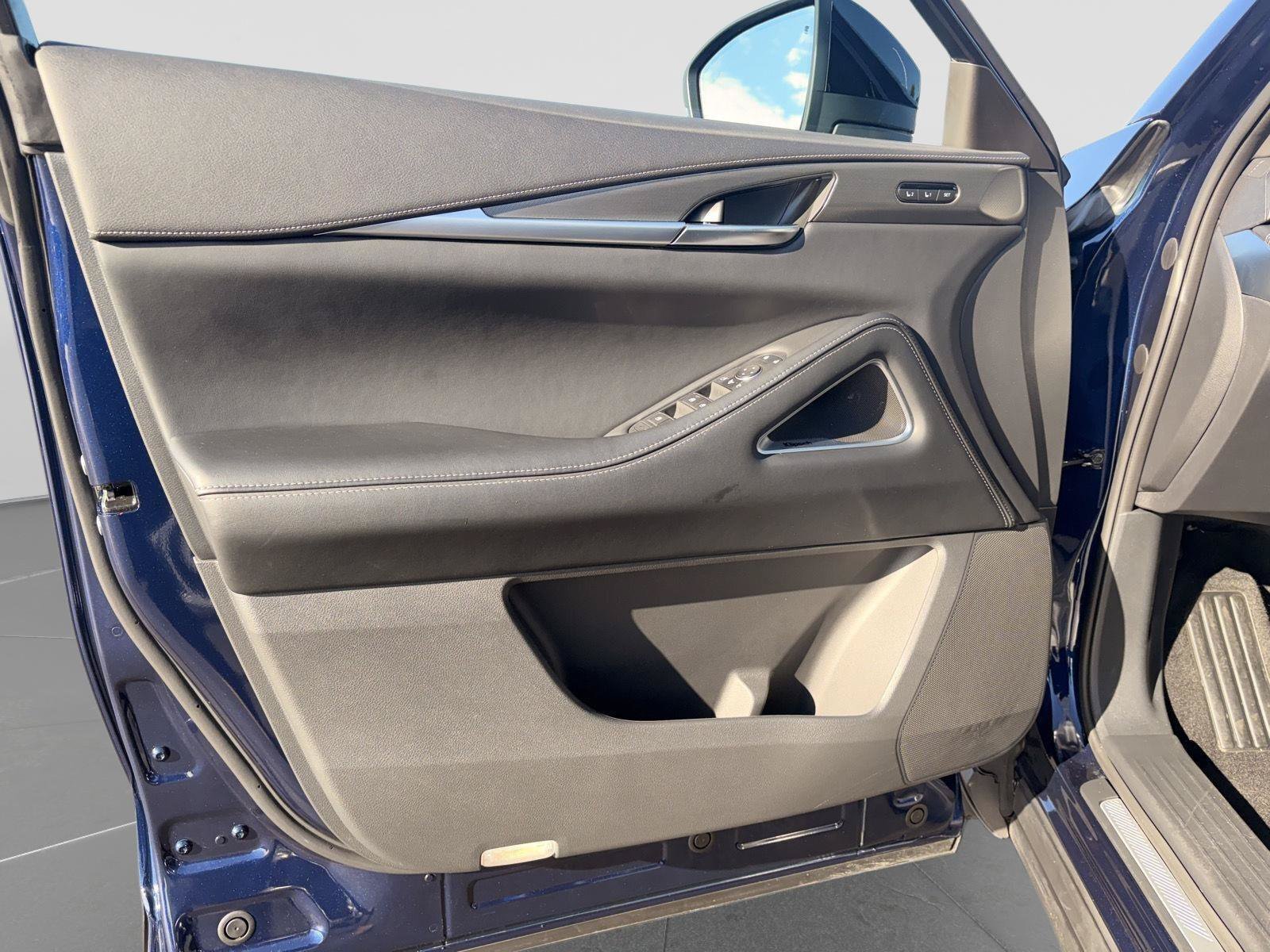 Used 2026 INFINITI QX60 Luxe w/ Cargo Package FWD image 9
