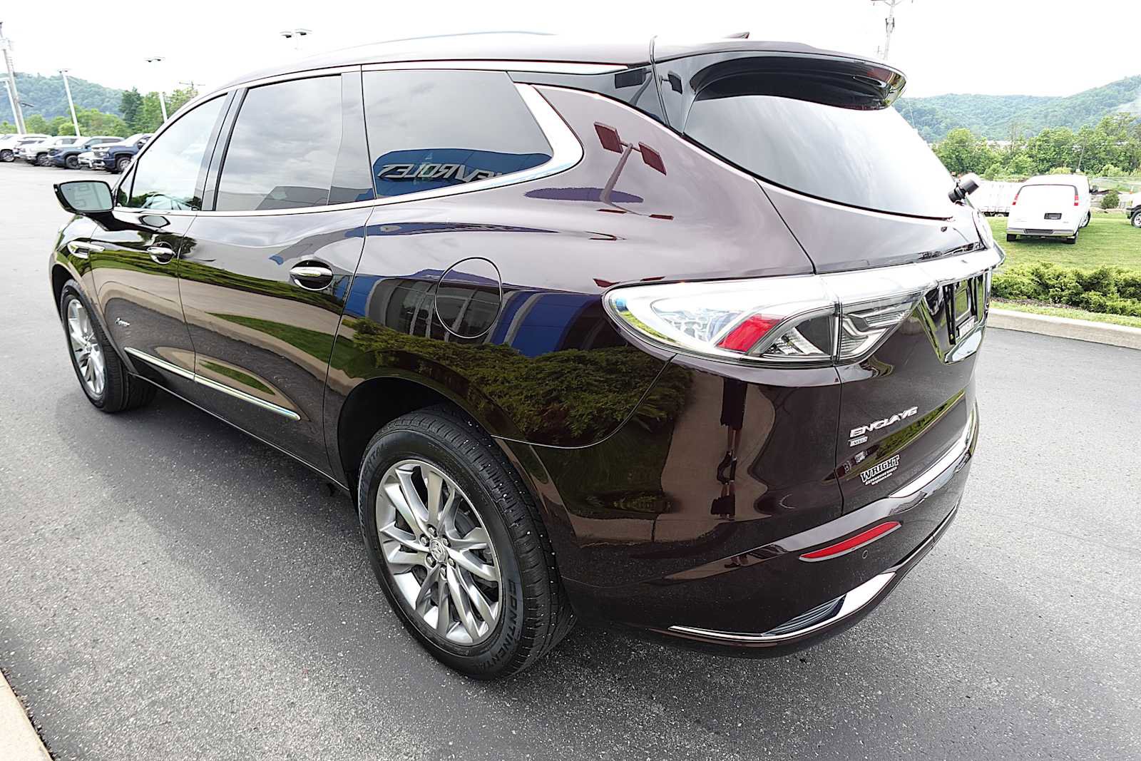 Used 2023 Buick Enclave Avenir AWD/4WD image 5
