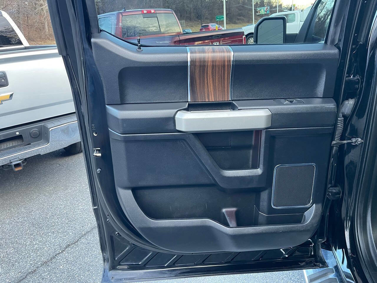 Used 2017 Ford F150 Lariat image 27