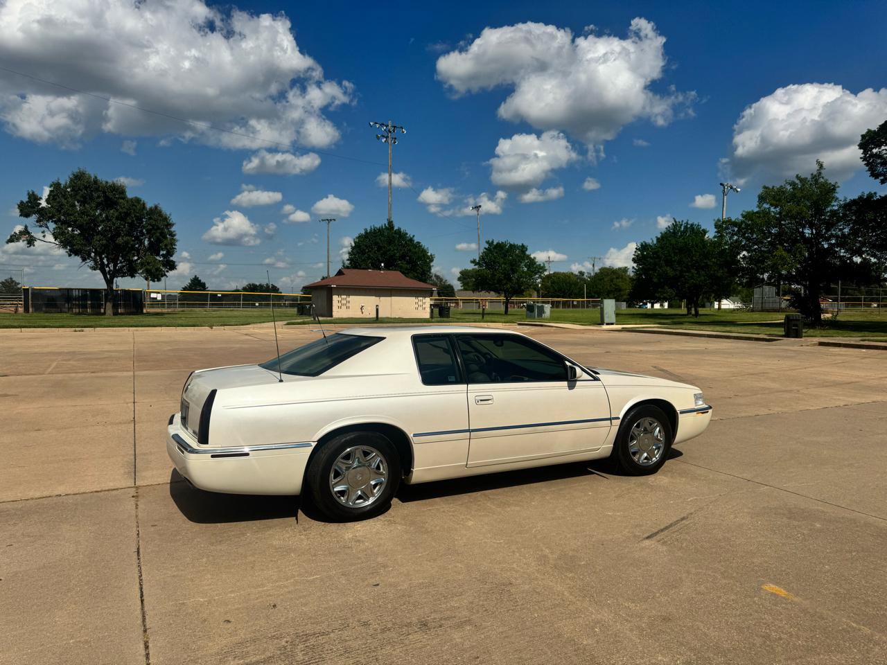 Used 2001 Cadillac Eldorado ESC w/ Comfort/Convenience Pkg FWD image 20