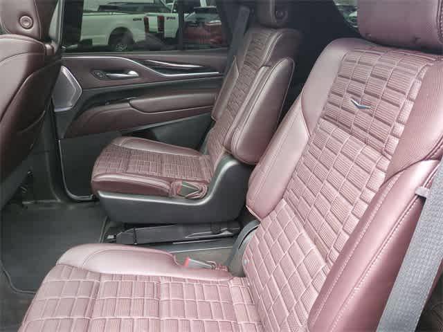Used 2022 Cadillac Escalade Premium Luxury Platinum w/ Heavy-Duty Trailer Package image 11