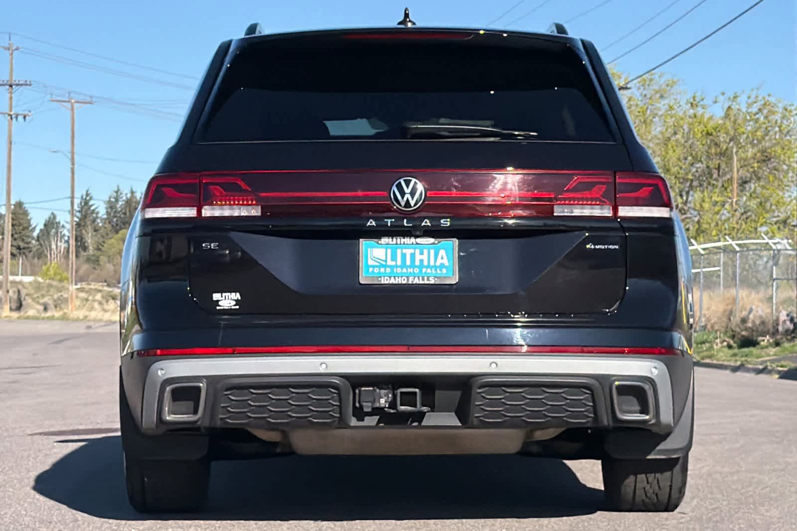Used 2025 Volkswagen Atlas Peak Edition SE image 7