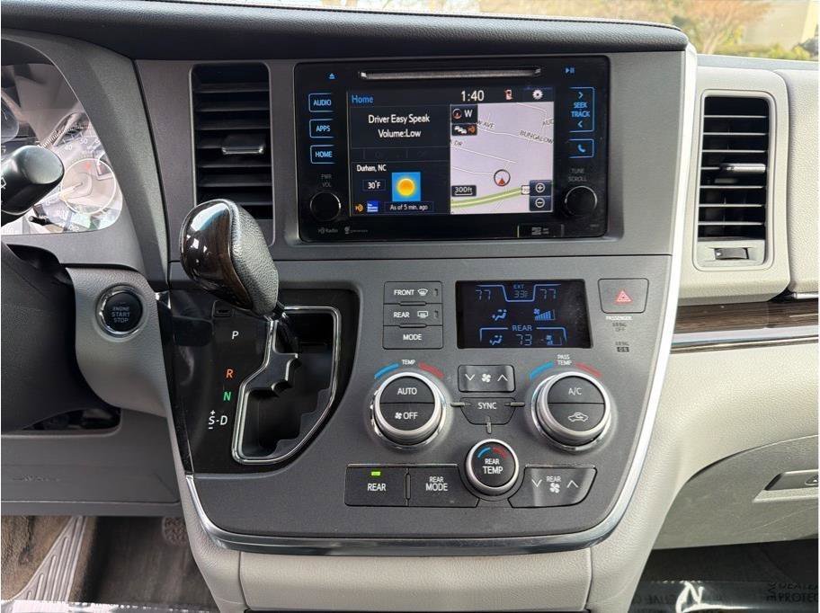 Used 2015 Toyota Sienna XLE Premium image 19