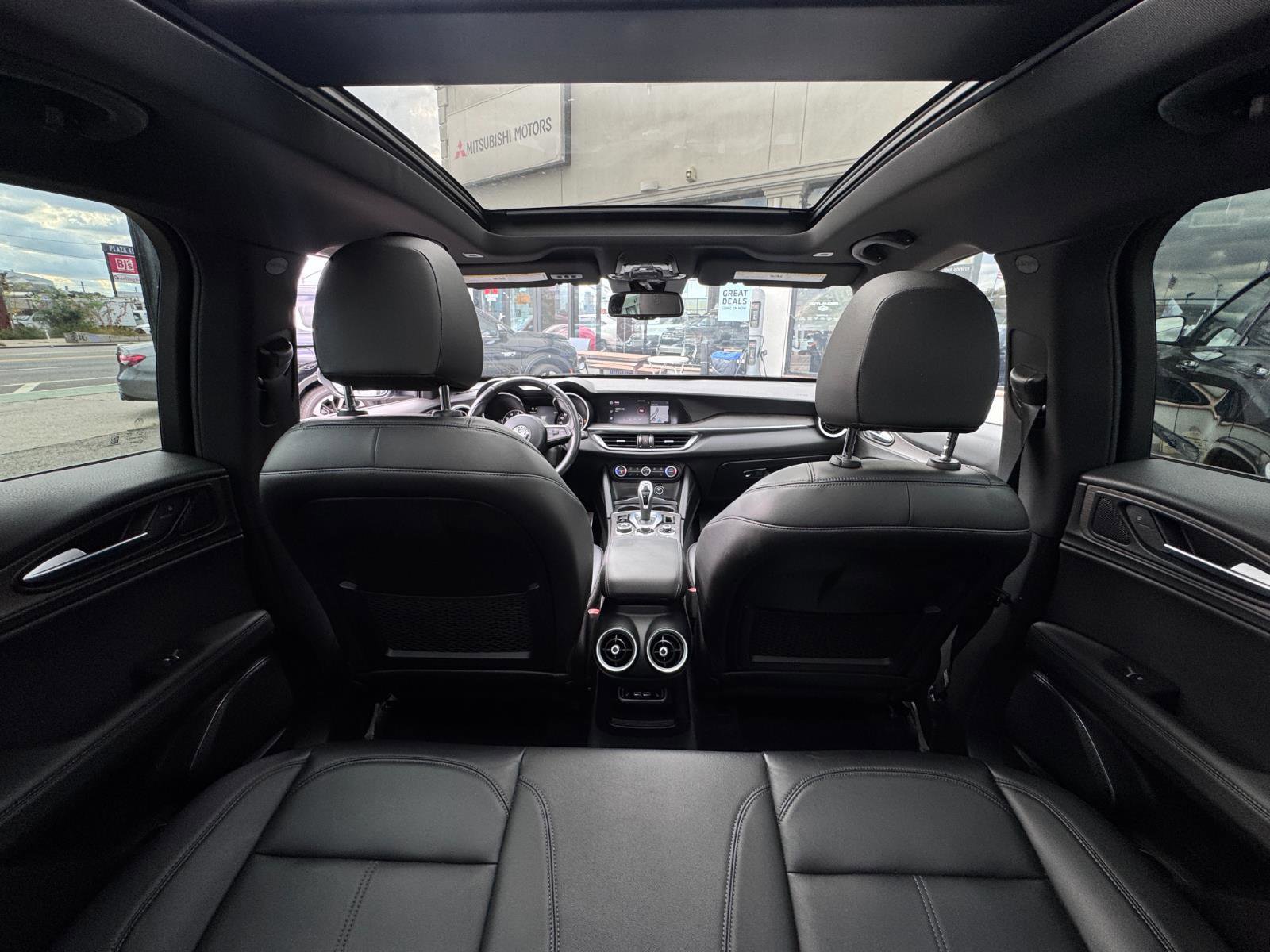 Used 2022 Alfa Romeo Stelvio Ti image 9