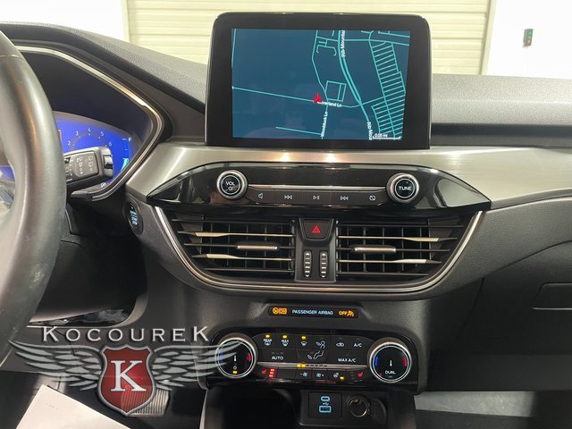 Used 2022 Ford Escape Titanium image 16