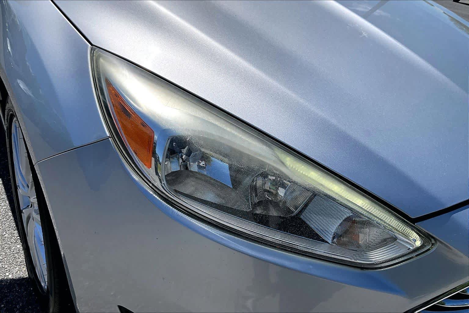 Used 2017 Ford Focus Titanium FWD image 28