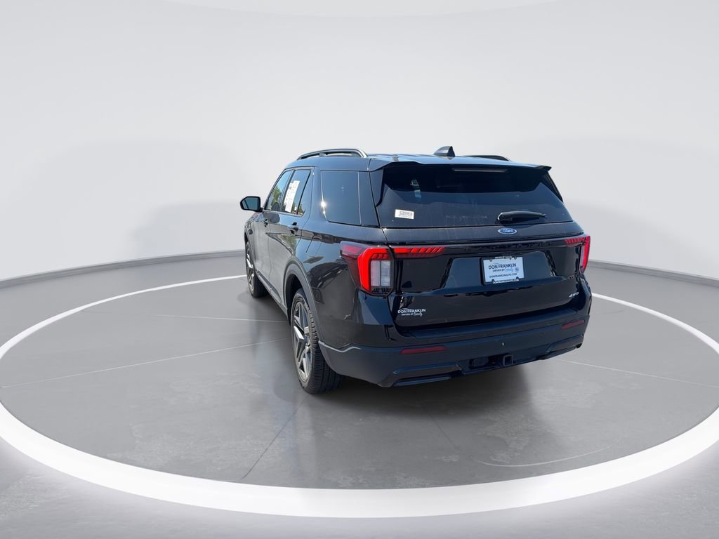 Used 2025 Ford Explorer ST-Line w/ ST-Line Street Pack AWD/4WD image 6
