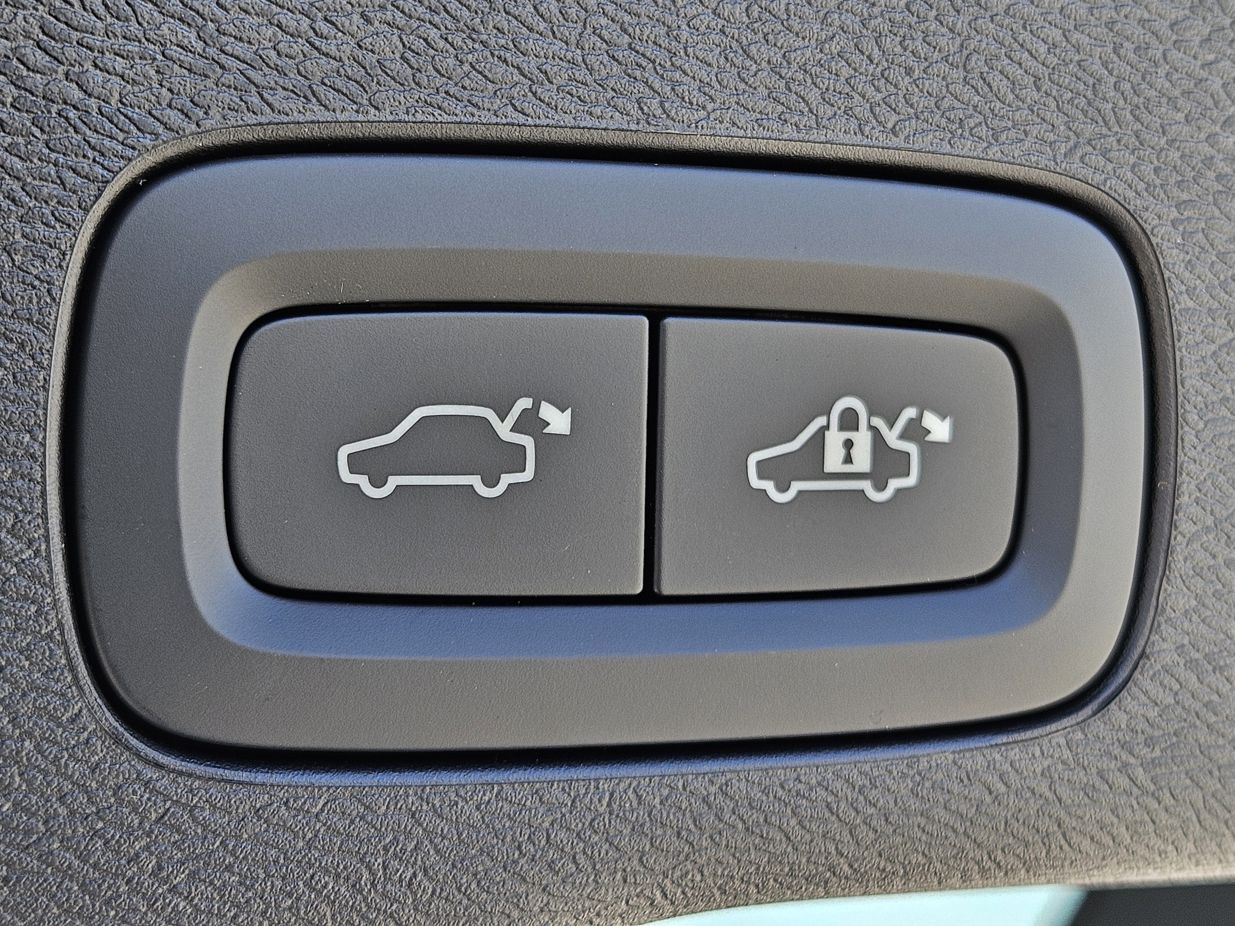 New 2025 Volvo XC60 B5 Plus w/ Protection Package Premier image 13