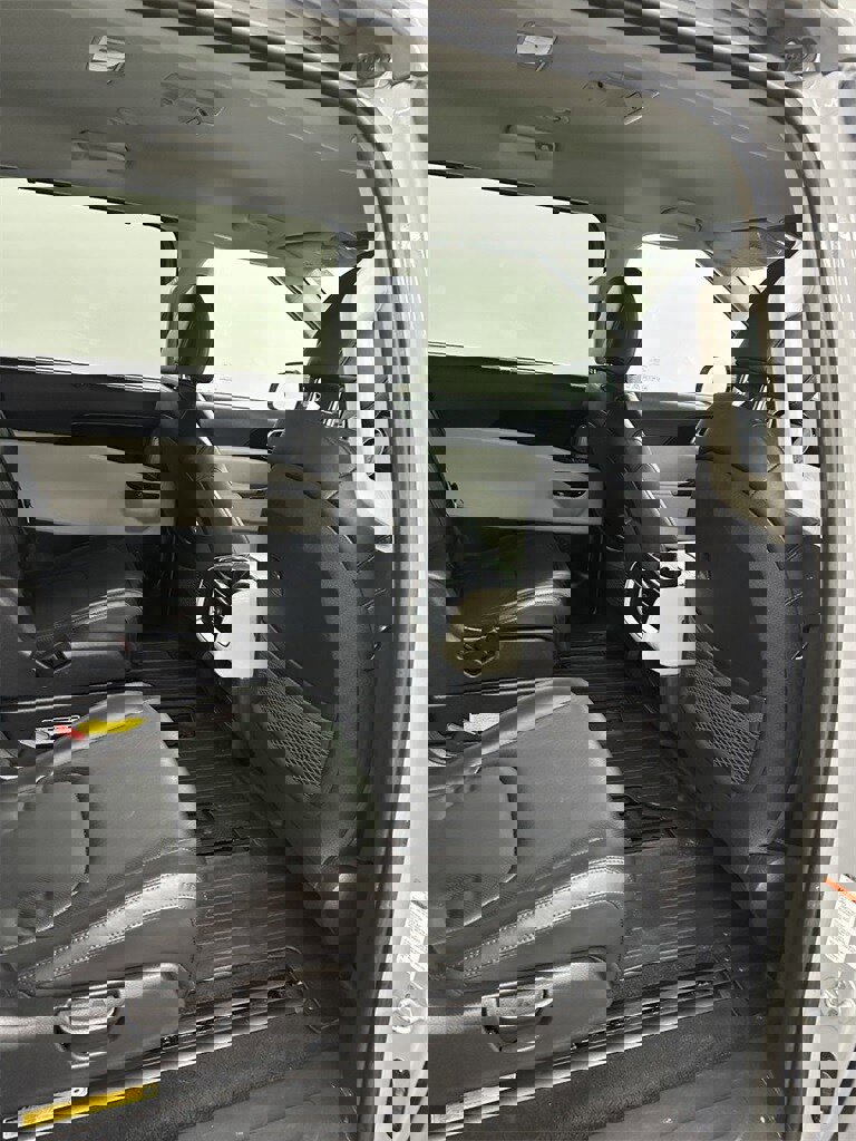 Used 2022 Kia Carnival EX image 36